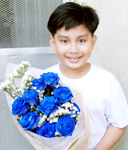 Elegant Ecuadorian Blue Roses Bouquet